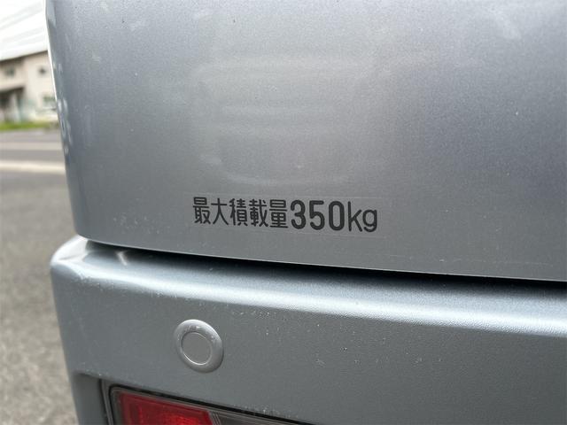 1001855A30260428W00119.jpg