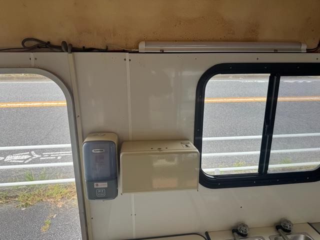 0504196A30261007W00117.jpg