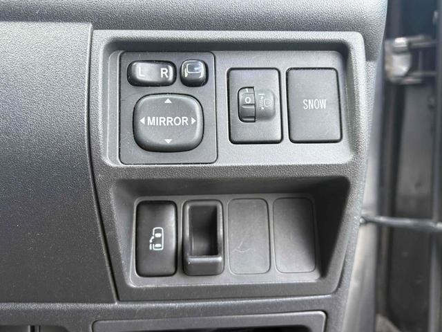 0541840A30260819W00112.jpg
