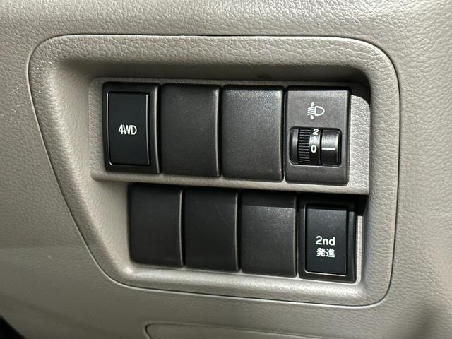 0720034A30260929W00207.jpg