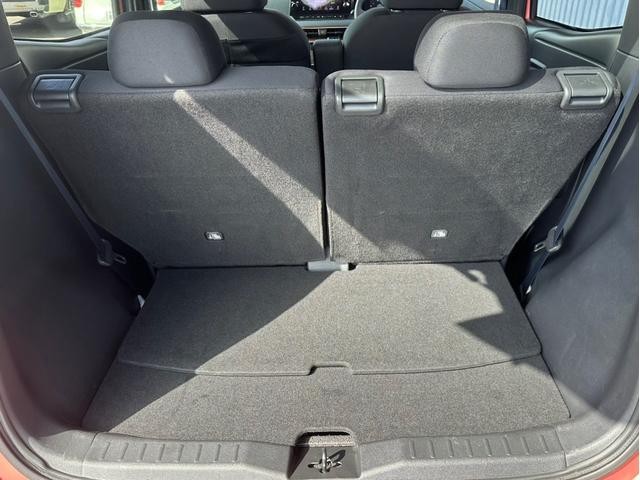 0561562A30261015W00116.jpg