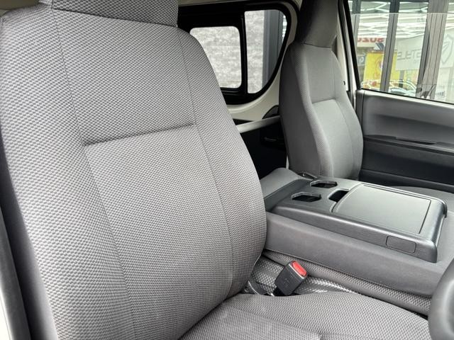 1010235A30260905W00110.jpg