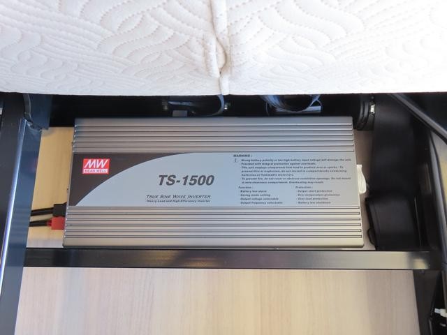 0403790A30261009W00113.jpg