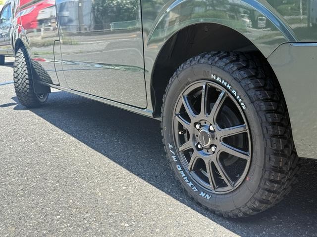0561415A30260806W00217.jpg