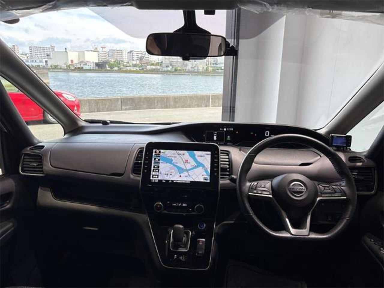 2020 Nissan Serena, photo 2 of 2