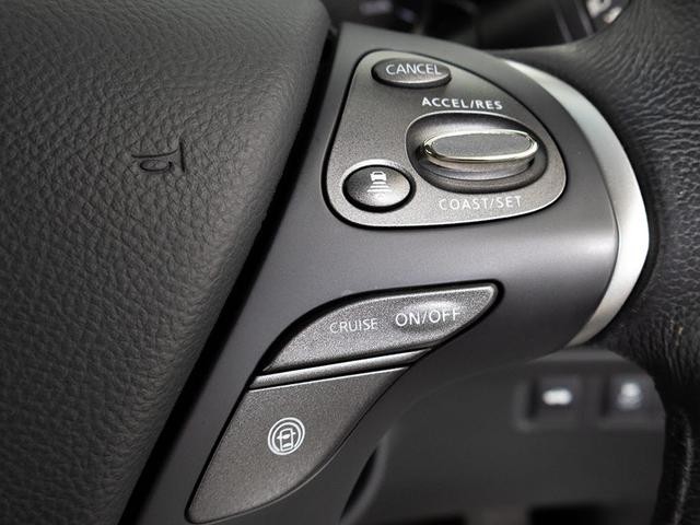 0560700A30261012W00106.jpg
