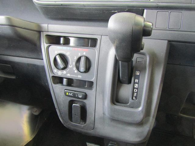 0530123A30260611W00218.jpg