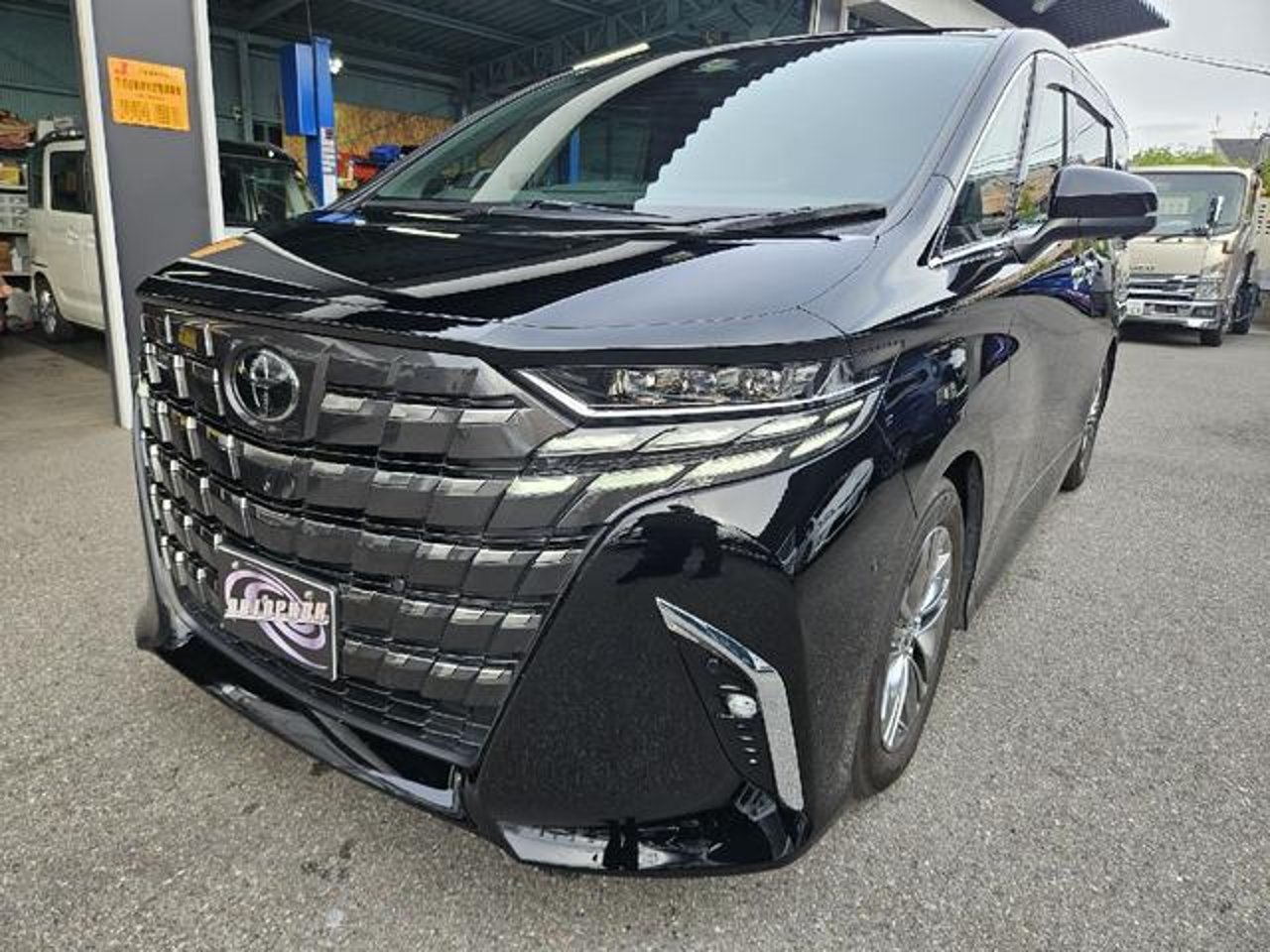 2024 Toyota Alphard, photo 1 of 1