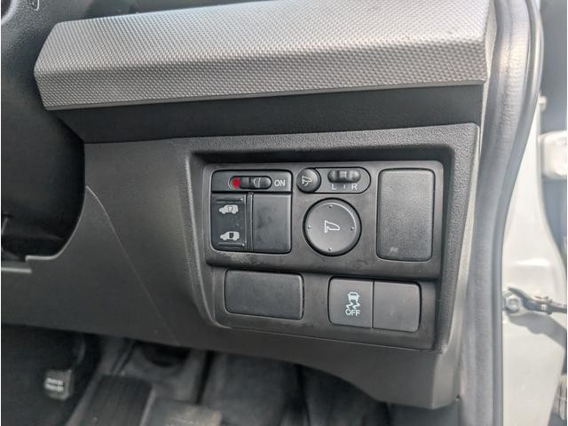 1300444A30260906W00107.jpg