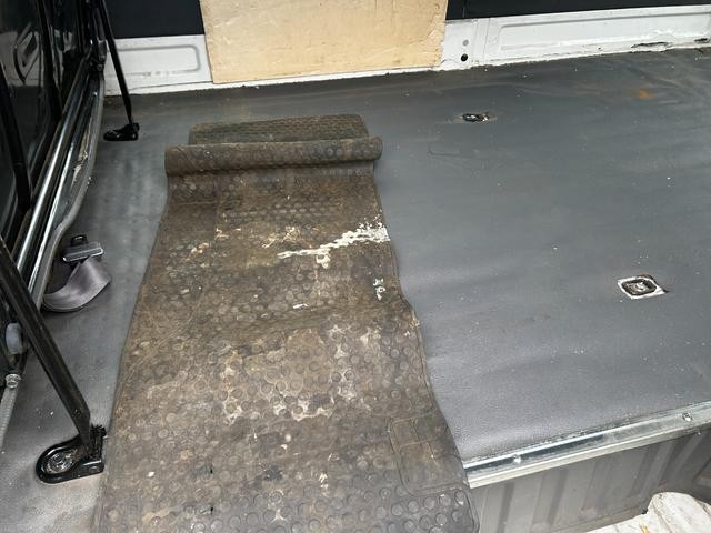 0500312A30260903W00317.jpg