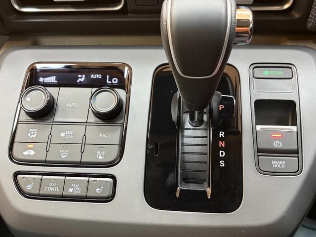 0702758A30260919W01304.jpg