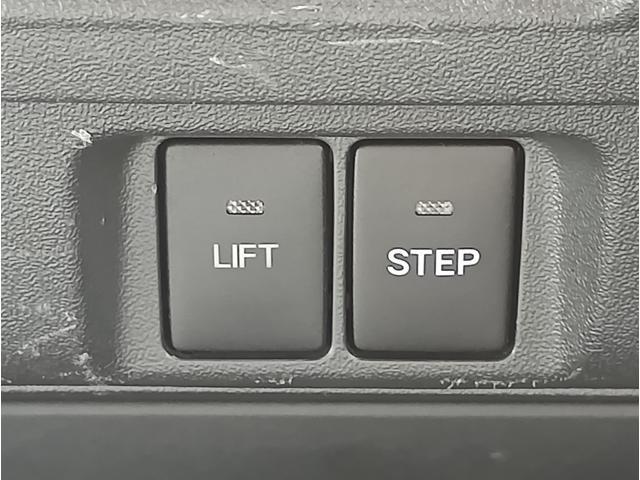 0620028A30260428W00118.jpg
