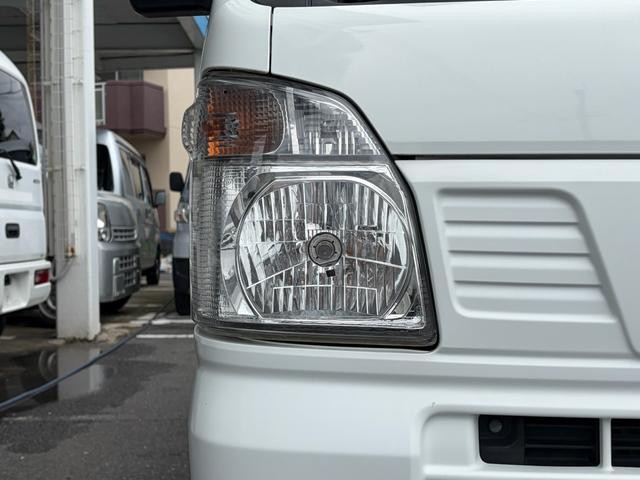 0708930A30260629W00113.jpg