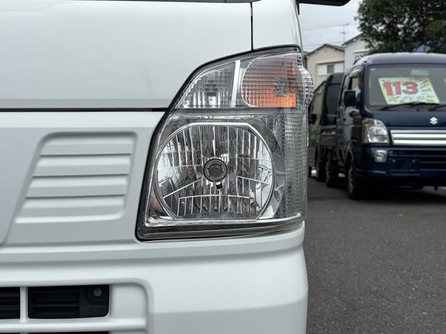 0708930A30260629W00114.jpg
