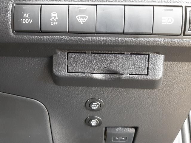 9030429A30260906W00105.jpg