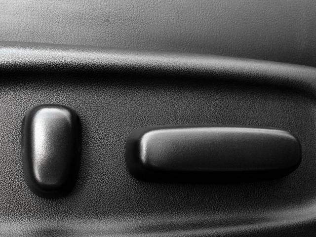 0541173A30260618W00110.jpg