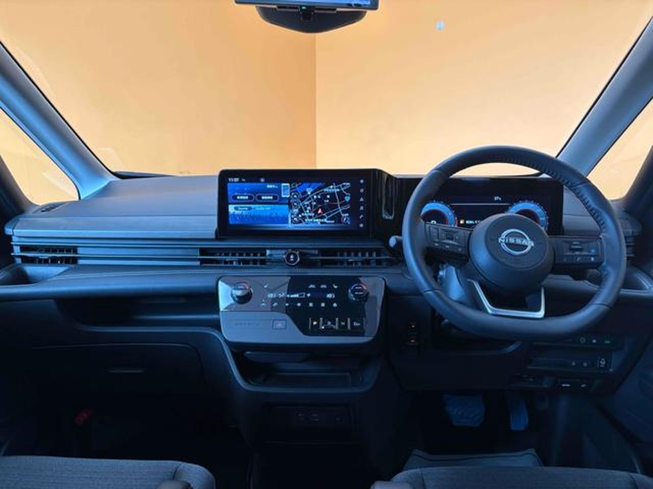 2023 Nissan Serena, photo 2 of 9