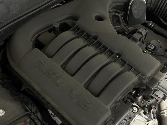 9570013A30260510W00118.jpg