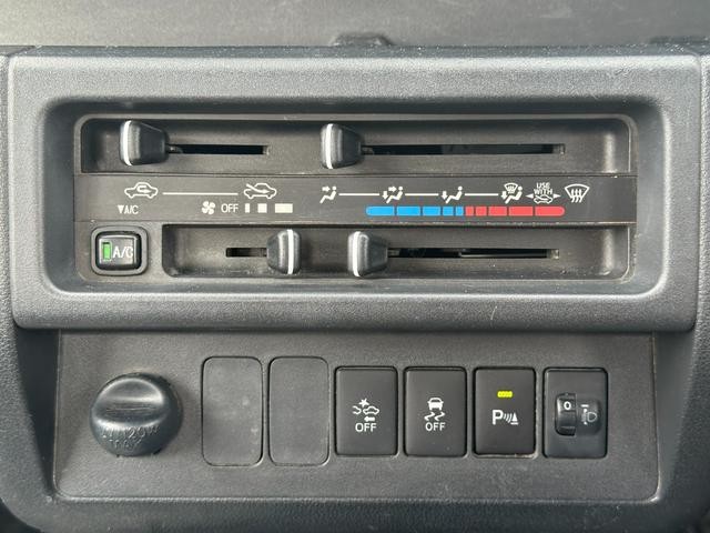 0704392A30260921W00107.jpg