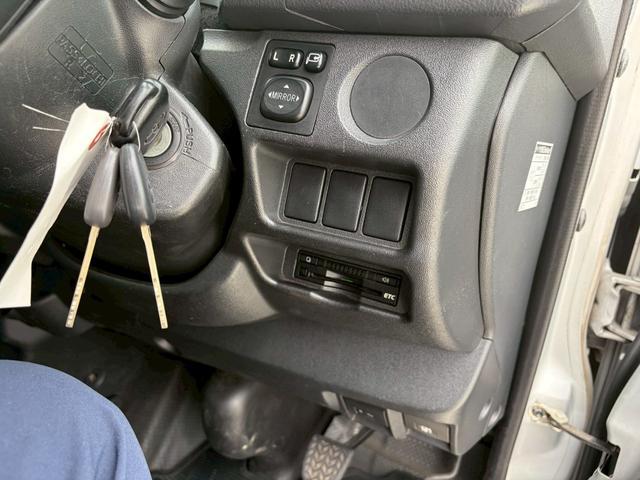 0704355A30260619W00117.jpg
