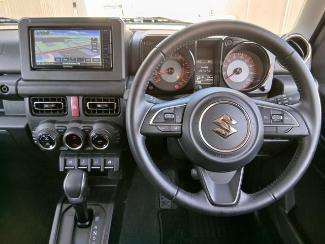 0505273A30261012W00102.jpg