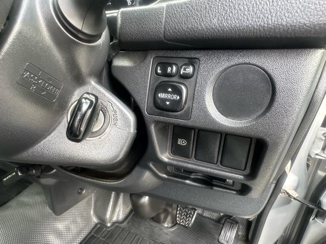 0404634A30260622W00217.jpg