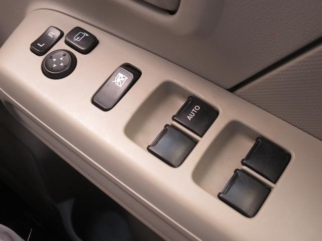 0903901A30261022W00118.jpg
