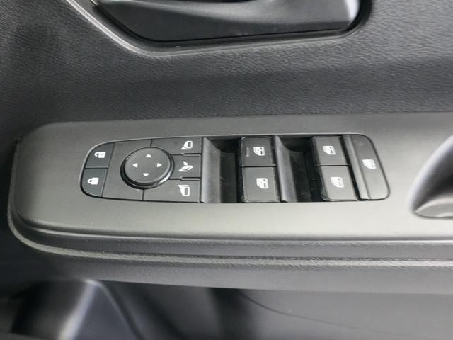 0505197A30260903W00218.jpg