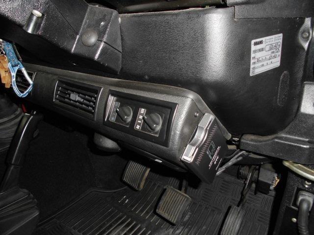 9200463A30260825W00114.jpg