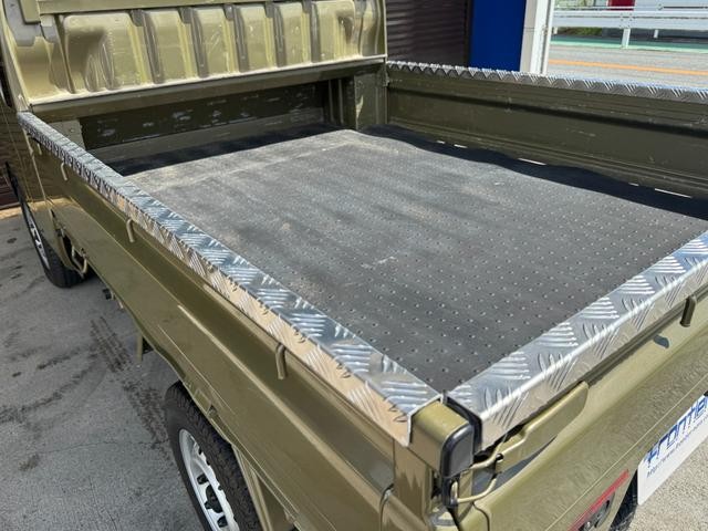 0705996A30260920W00106.jpg