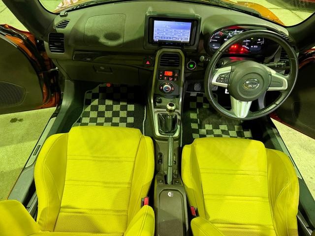 0561239A30260926W00203.jpg