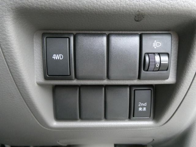 0940087A30260619W00218.jpg