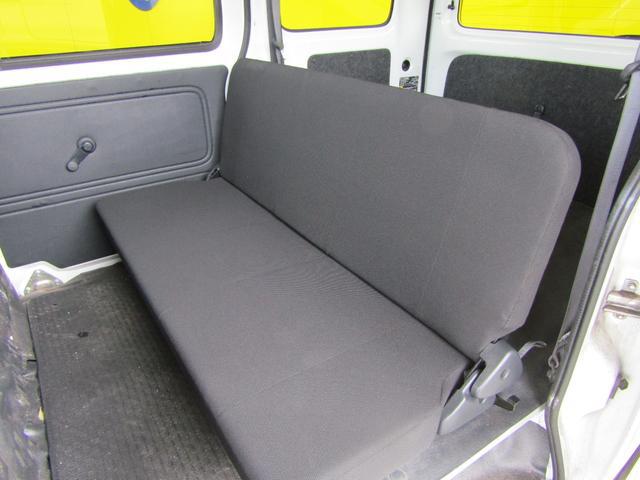 0560837A30260521W00214.jpg