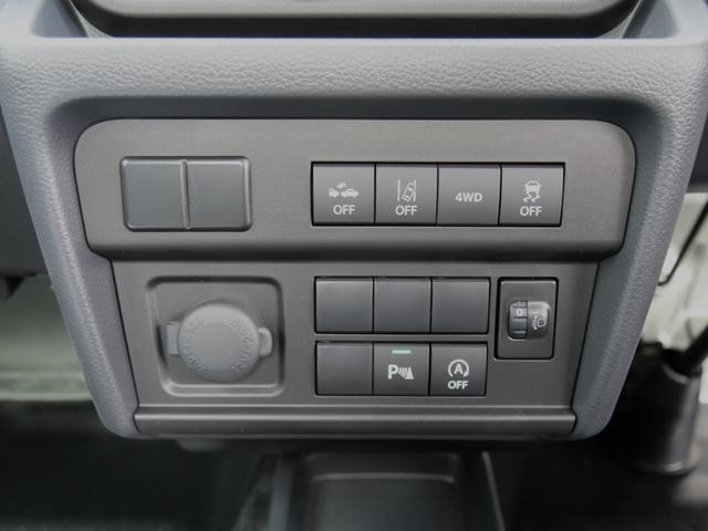 1000556A30260823W00218.jpg