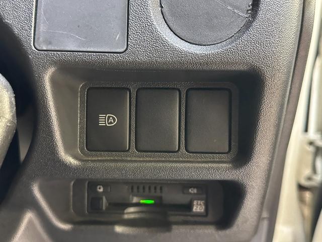 0509824A30260903W00304.jpg