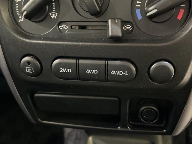 0509824A30260903W01604.jpg