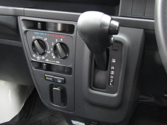 0506241A30260928W00108.jpg