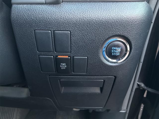 0900975A30260918W00115.jpg