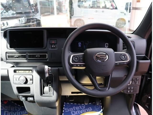 0505037A30260917W00313.jpg