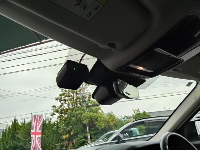 0700840A30260926W00204.jpg