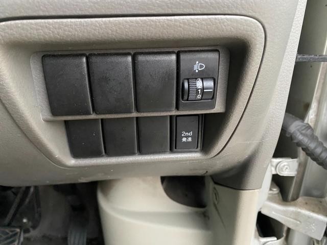 0403992A30260713W00109.jpg