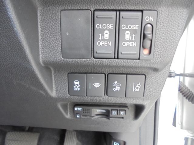 0704195A30260529W00112.jpg