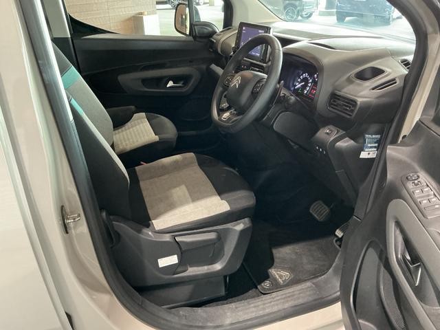 3001668A30260712W00115.jpg