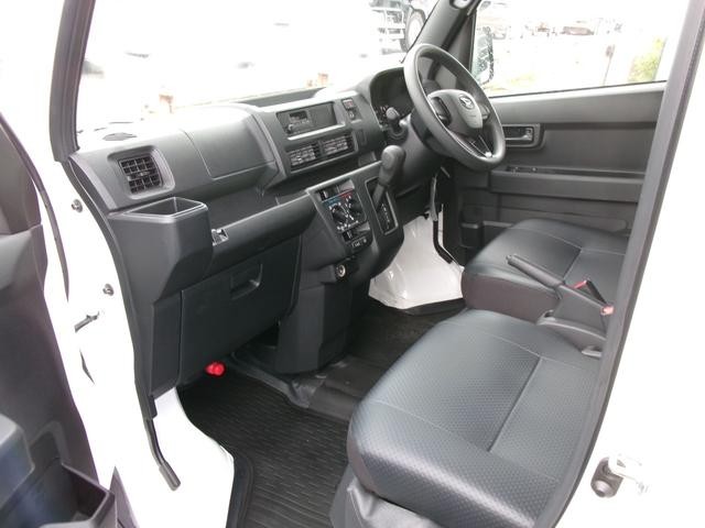 0840397A30260805W00111.jpg