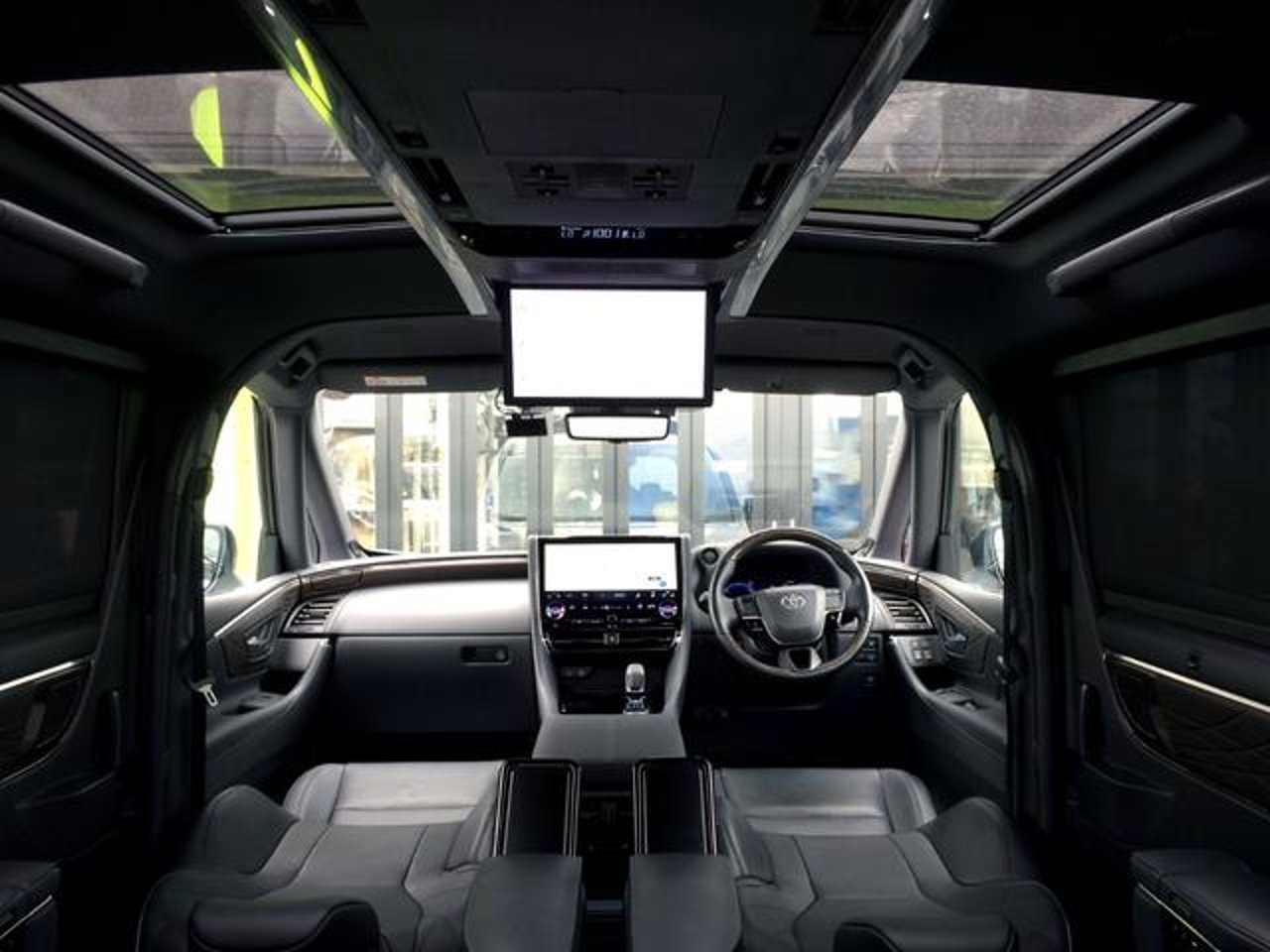 2024 Toyota Vellfire, photo 1 of 1