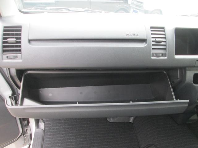 0550673A30260903W00319.jpg
