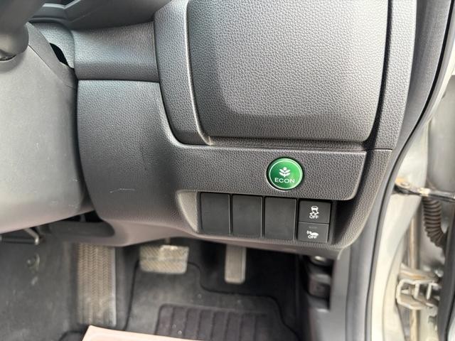 0520371A30260909W00110.jpg