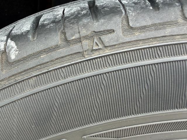0520371A30260909W00119.jpg