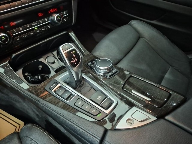 6081001122R8.jpg