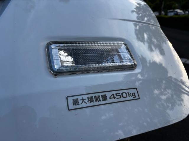 0561136A30260516W00314.jpg